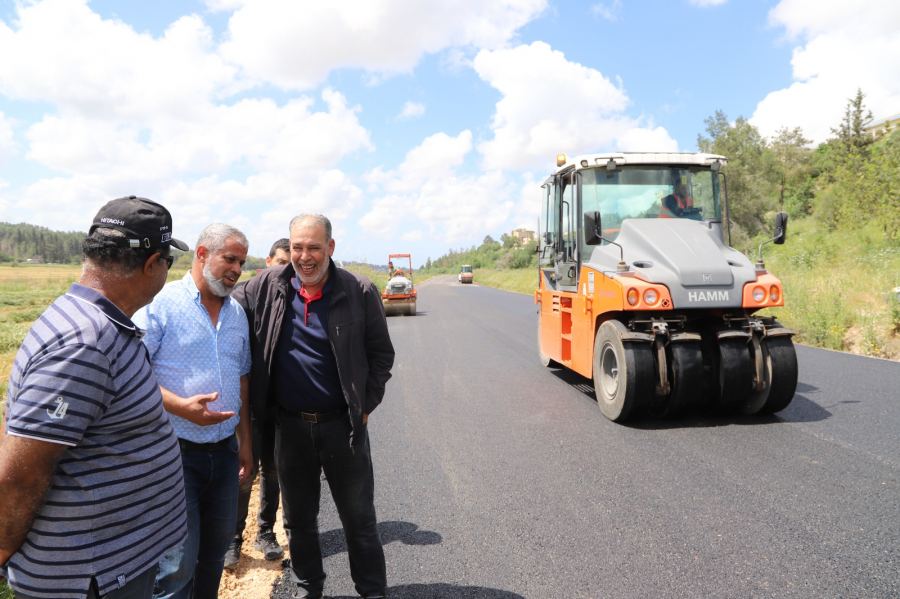 تعبيد شارع مدخل كفرقرع الغربي